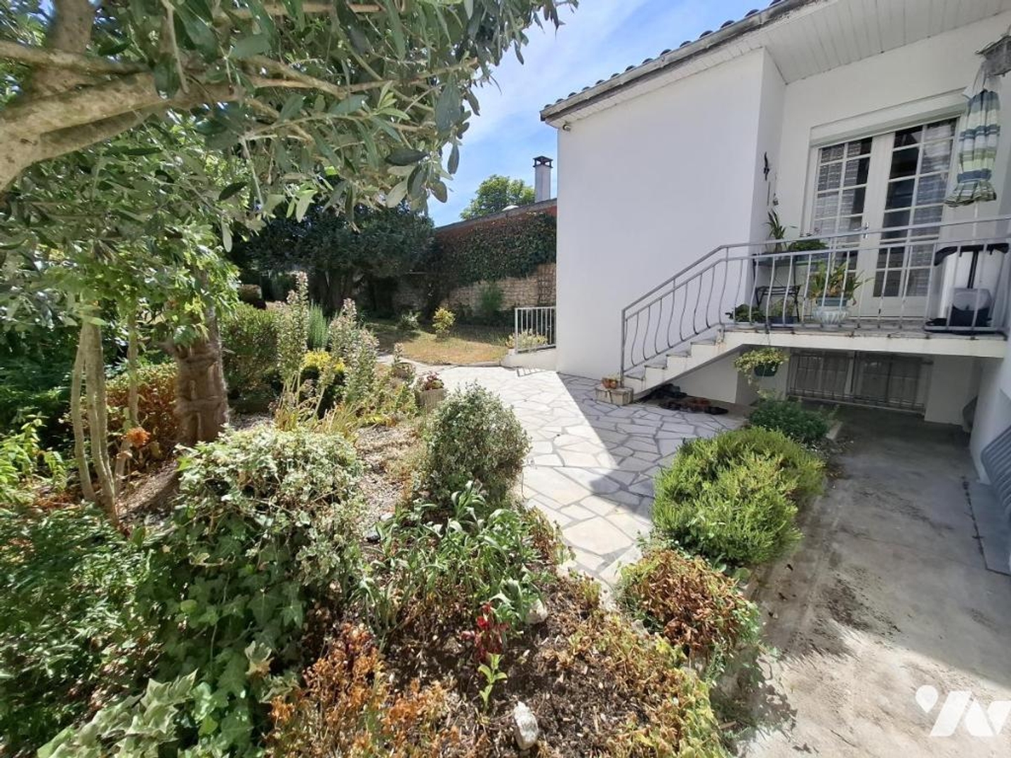 Maison à vendre - 8 pièces - 147m2 - Saintes (17100)