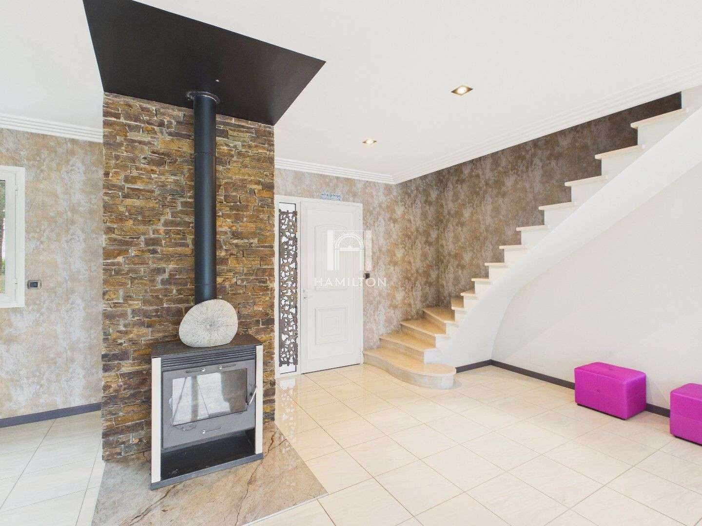 Villa 7 pièces 230 m²