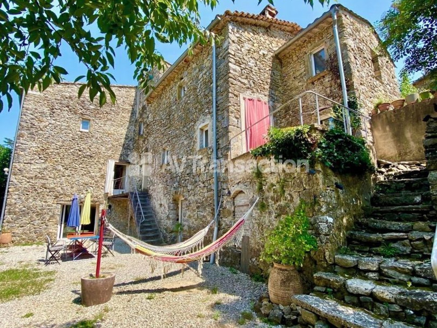 Mas en pierre avec gîte - 6810 m² de terrain