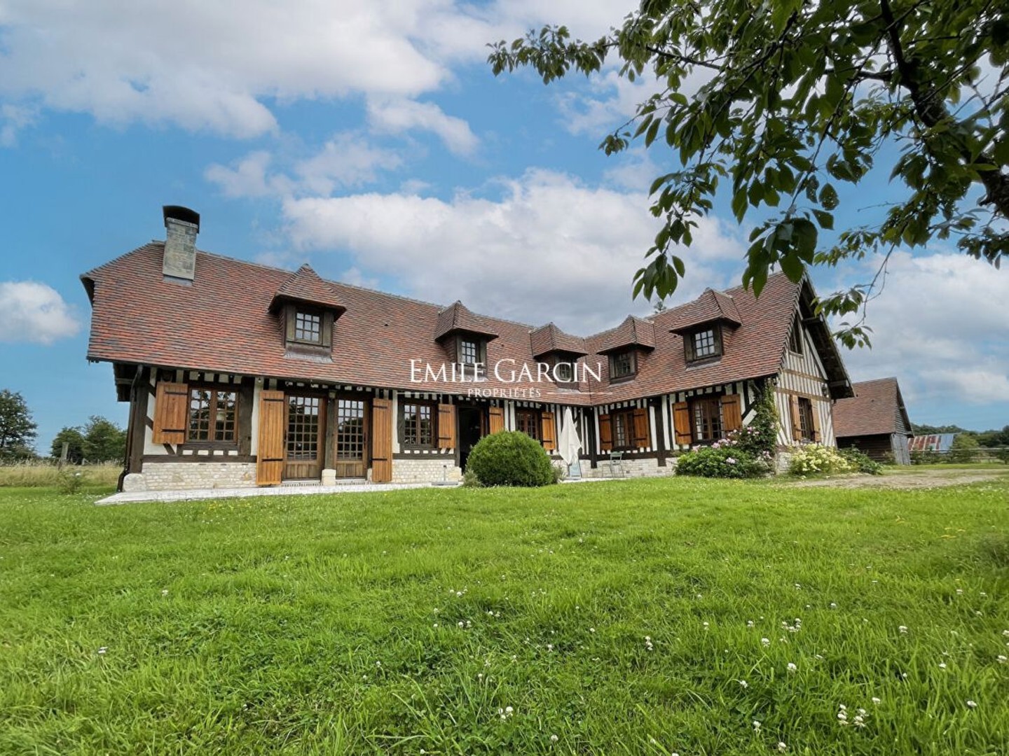 Blangy le château -Maison Normande à vendre- 4chambres dépendance -terrain