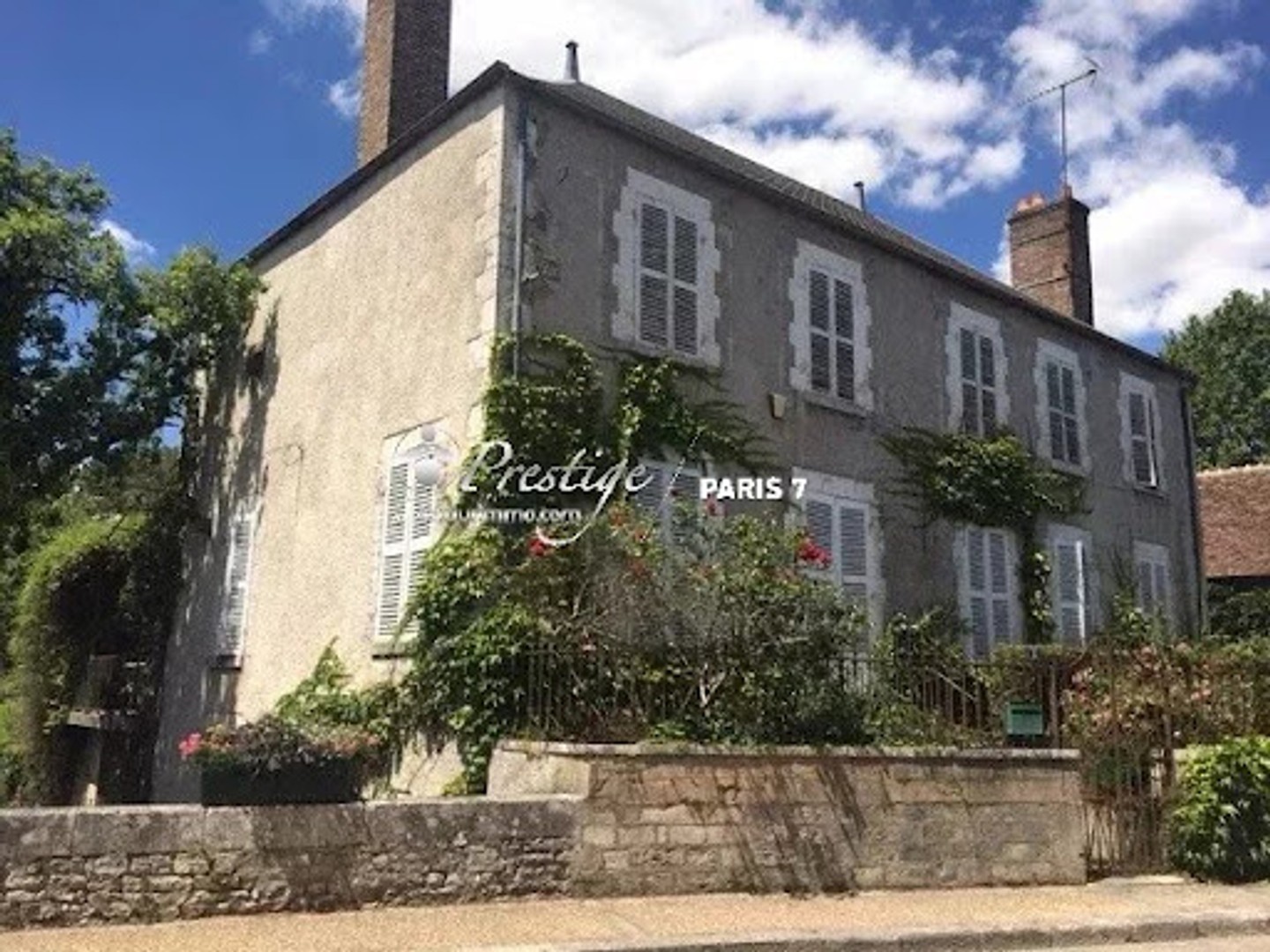 Local commercial 10 pièces 200 m²