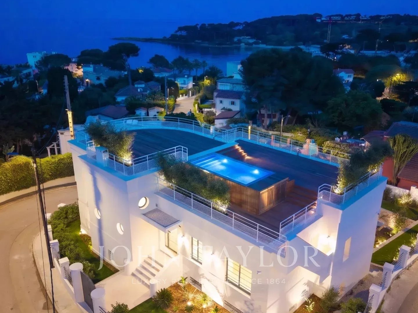 Maison à vendre - 8 pièces - 254m2 - Antibes (06160)