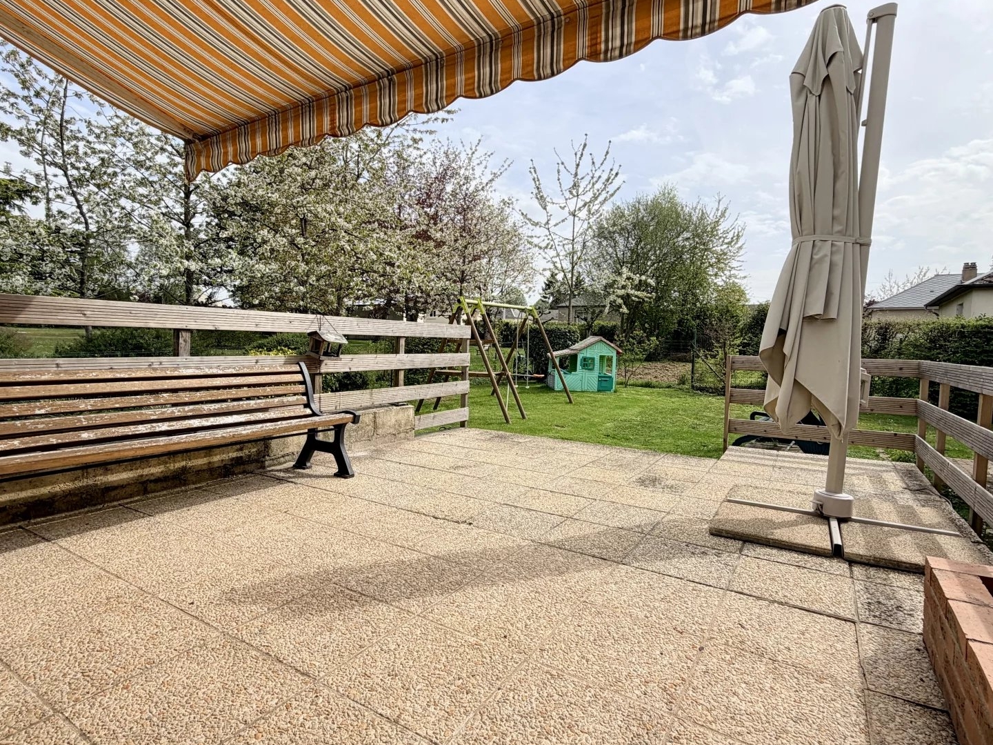 Grande maison dans Bernay | 5-6 chambres | plus de 200m2 d'espace | sous-sol/carport | 808m2