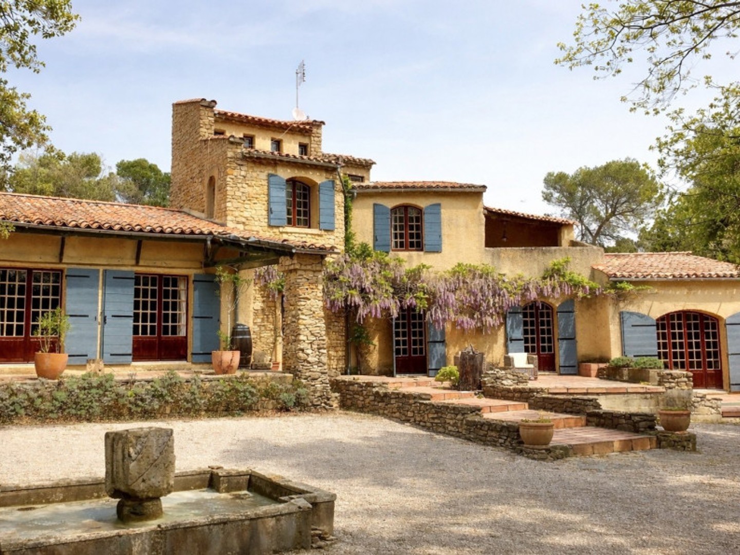 Maison à vendre - 7 pièces - 229m2 - Uchaux (84100)