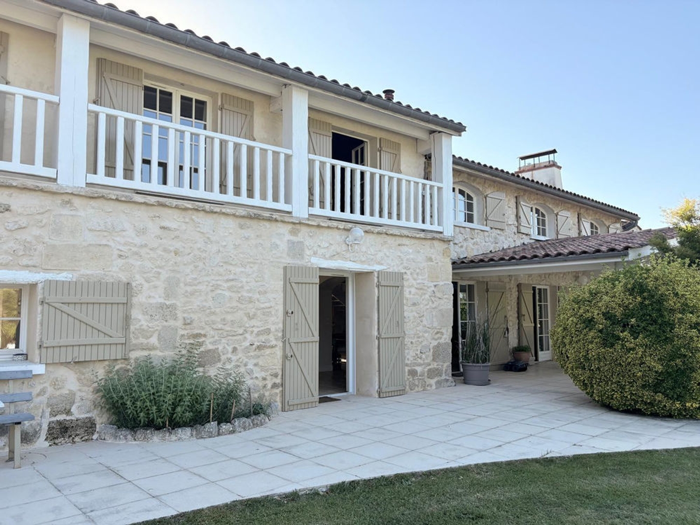Maison familiale de caractère 370 m2 Piscine 8000 m2 de terrain Lesparre en Médoc