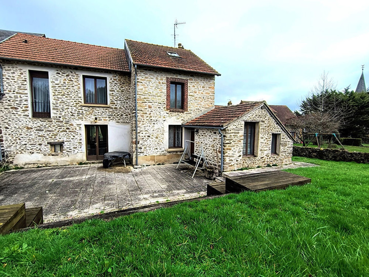 CREUSE - Près de La Souterraine - Maison rénovée de 4 chambres.