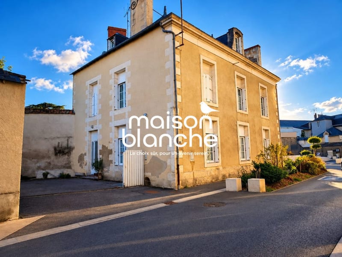 Ensemble immobilier de rapport  5 logements  Neuville-de-P