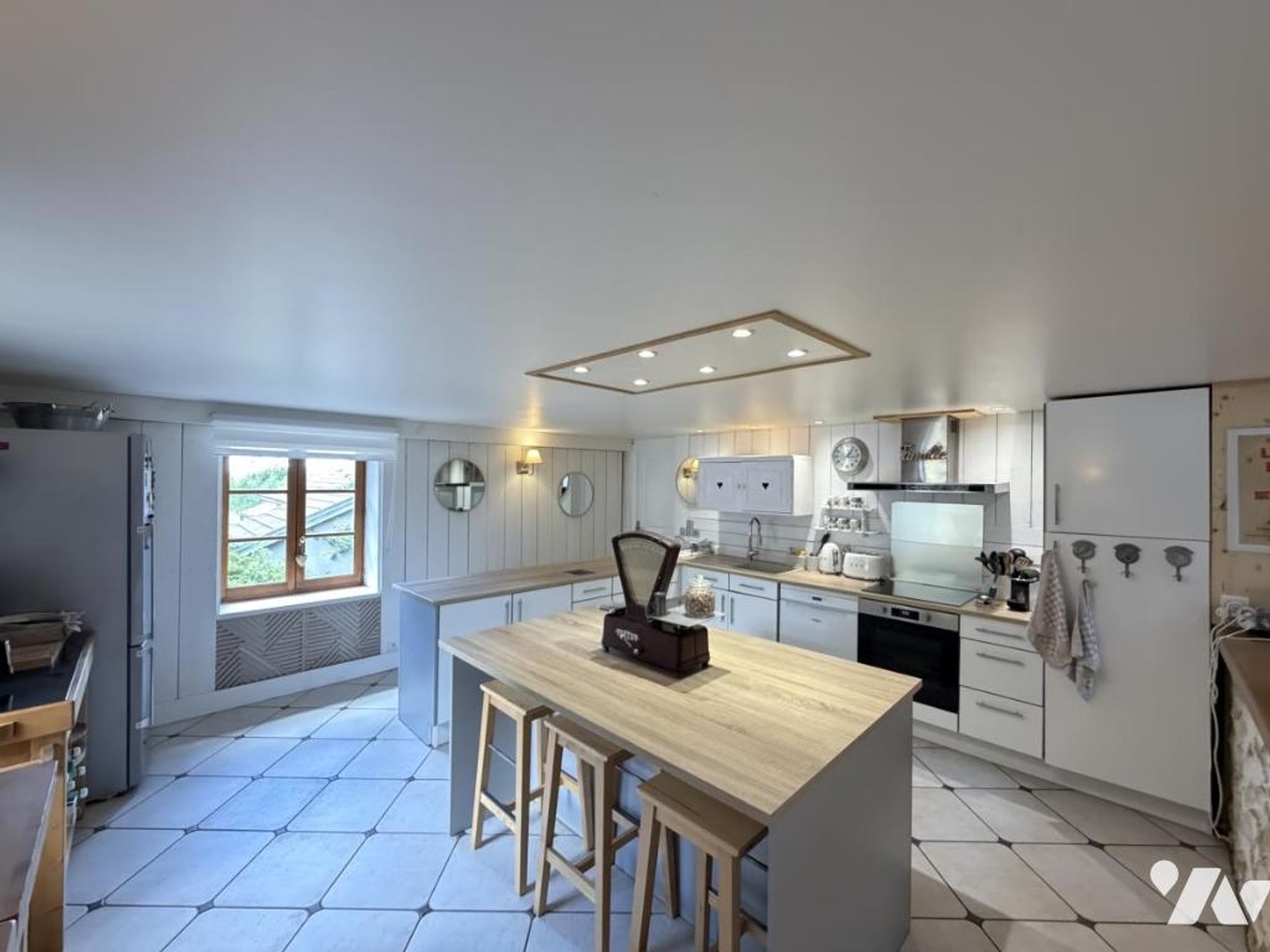 Immeuble à vendre - 7 pièces - 250m2 - Oyonnax (01100)