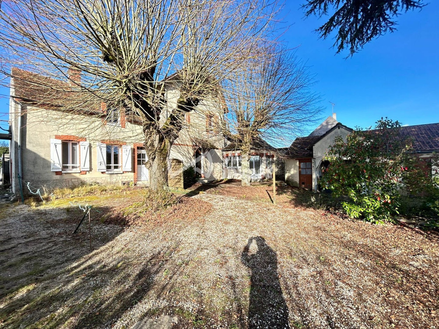À proximité du centre de Villemandeur  Ensemble immobilier