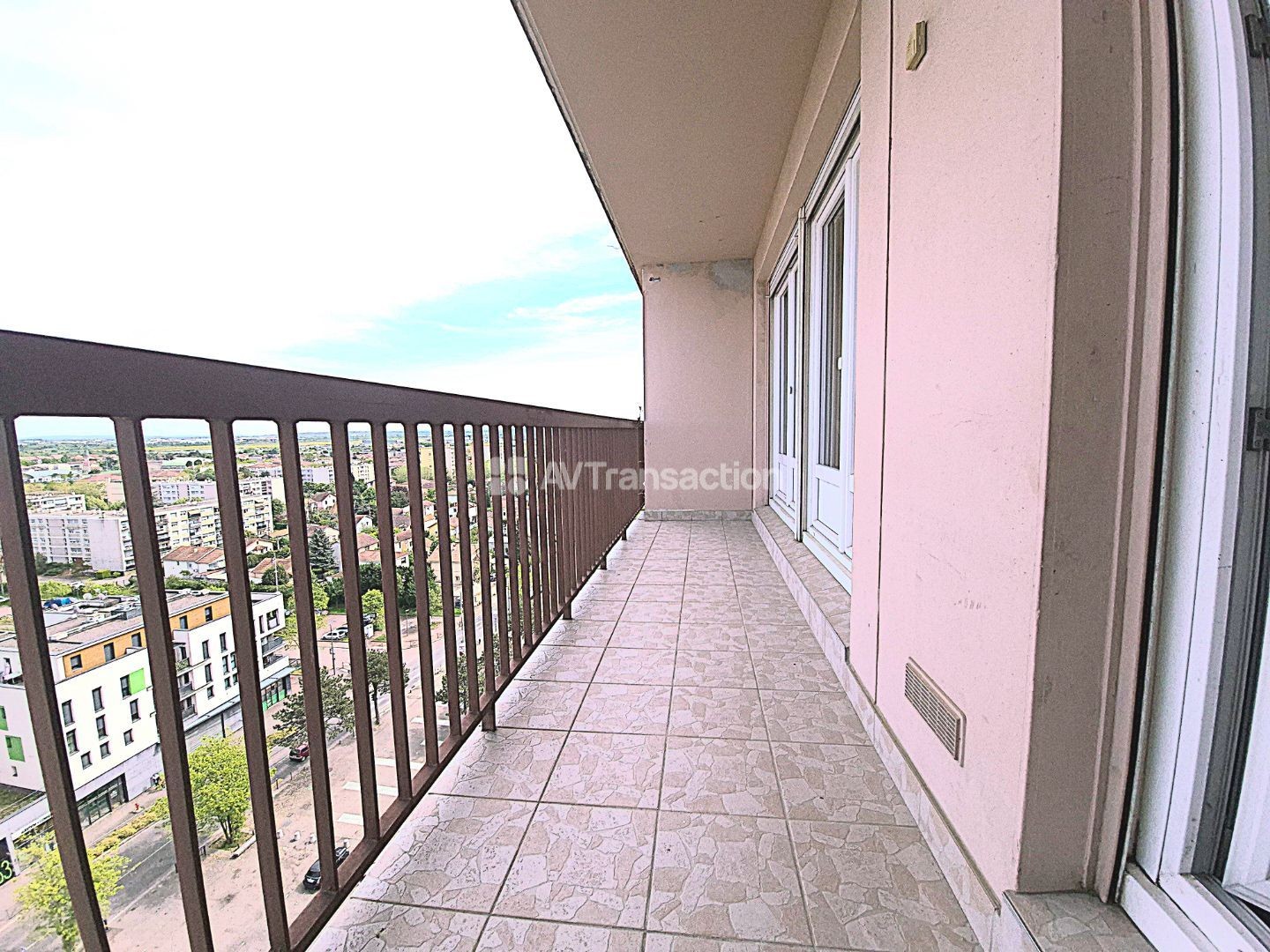 Appartement à vendre - 4 pièces - 82m2 - Bron (69500)