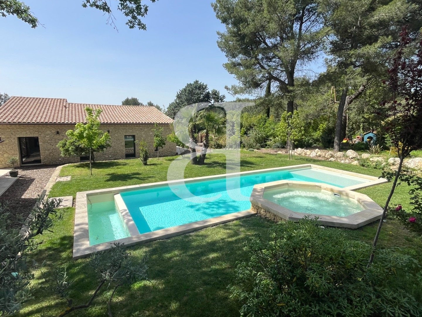 Maison à vendre - 5 pièces - 160m2 - L'isle-Sur-La-Sorgue (84800)