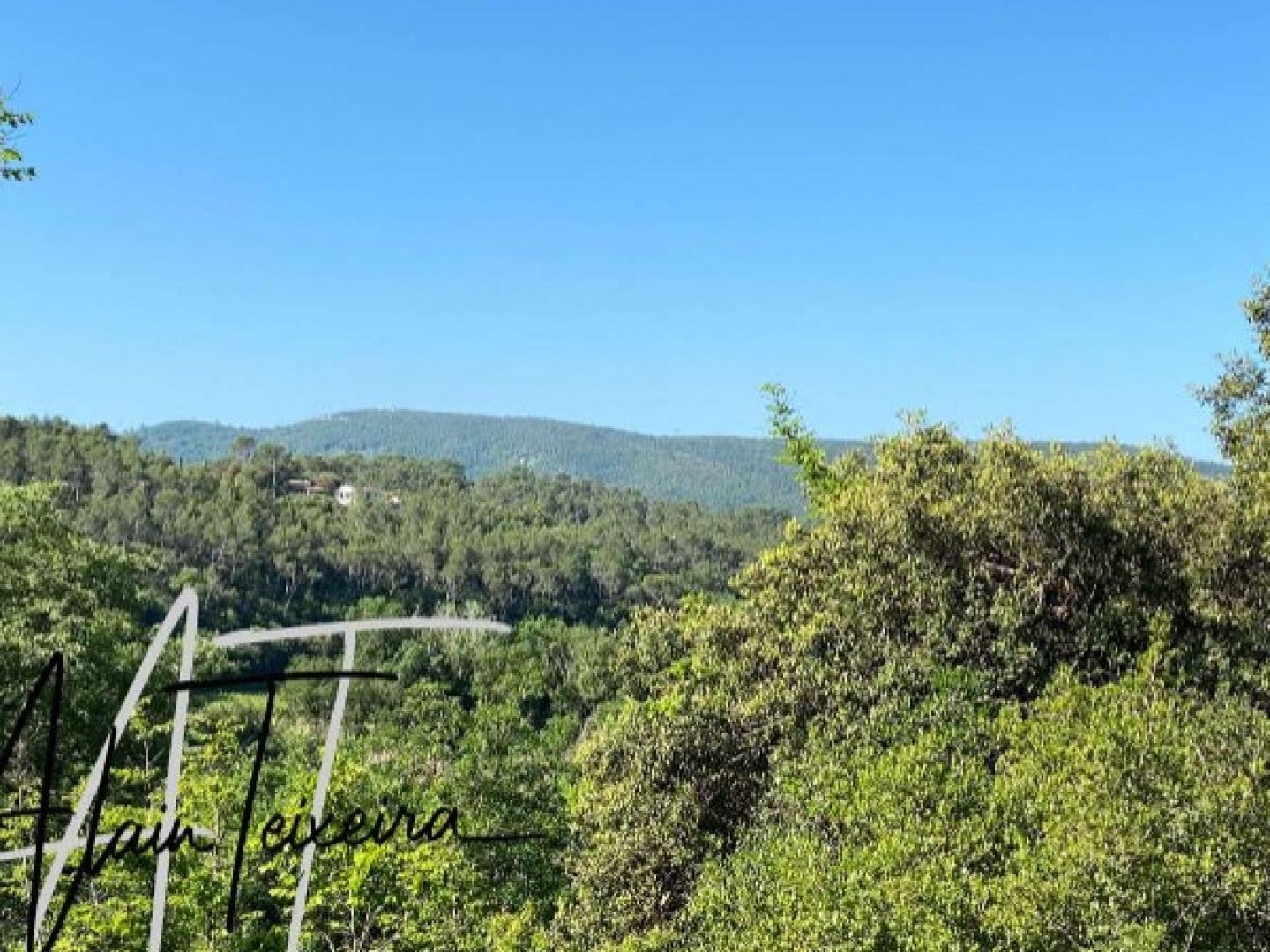 Lorgues : Terrain de 2065 m² en zone UDb