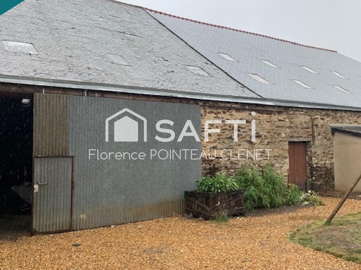 LOCAL COMMERCIAL 800 M2 (Commerce et stockage)