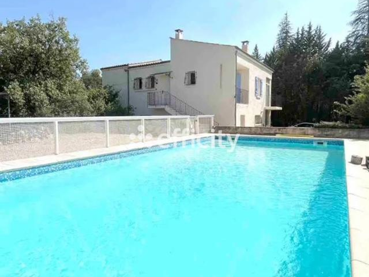 Maison à vendre - 7 pièces - 170m2 - Apt (84400)