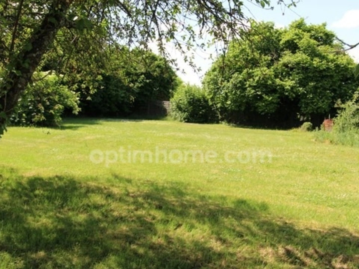 Terrain 692 m²