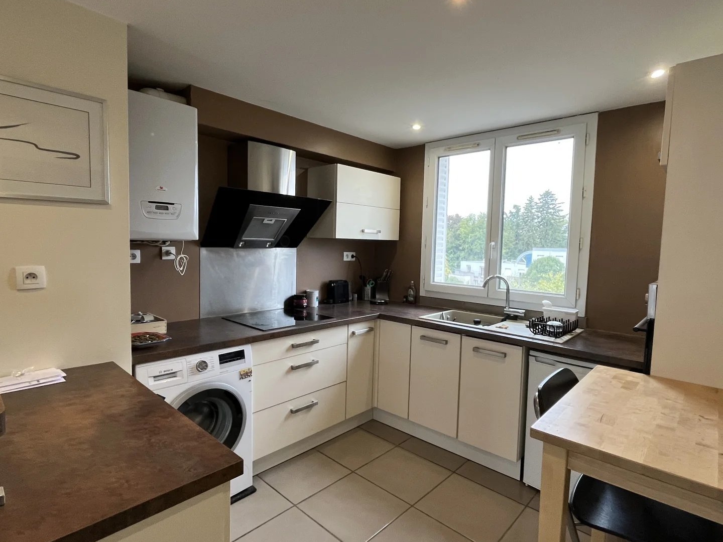 VALENCE - APPARTEMENT T3, VENDU LOUE AVEC BALCON, CAVE ET GARAGE