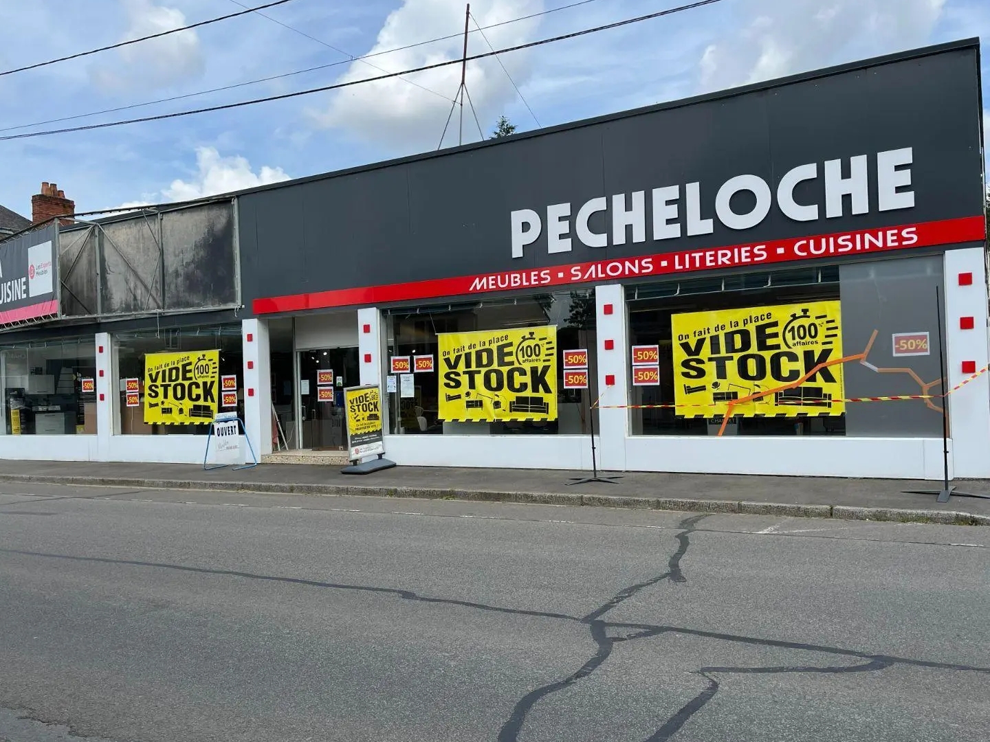 Local 4 pièces 1130 m²