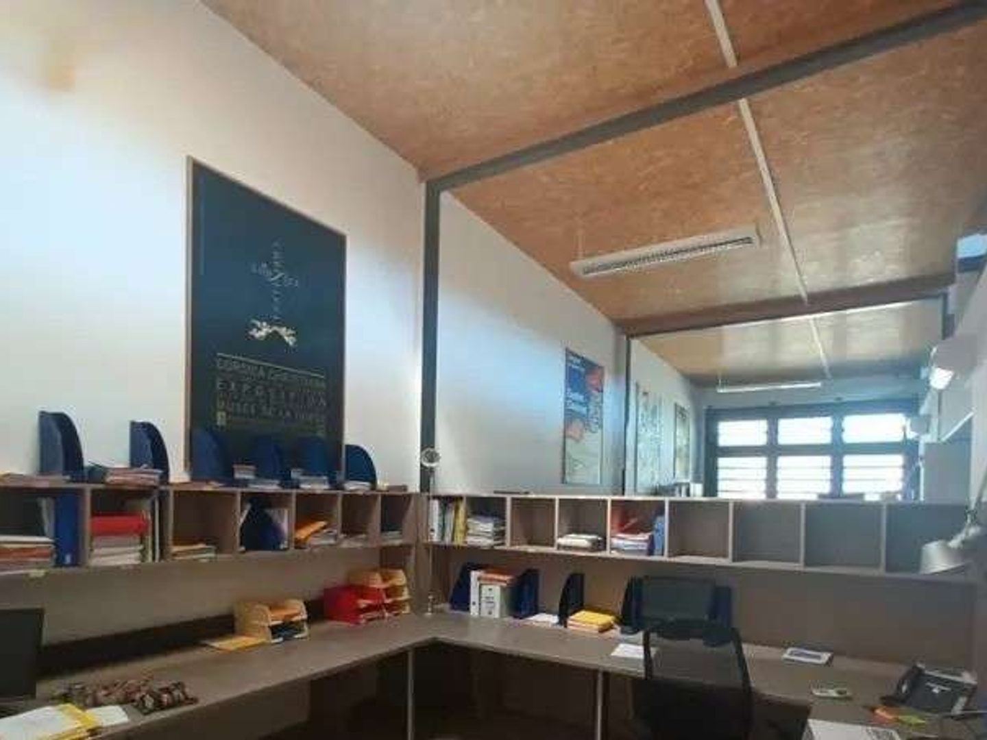 À vendre ou à louer bureaux de 304m² à Avignon