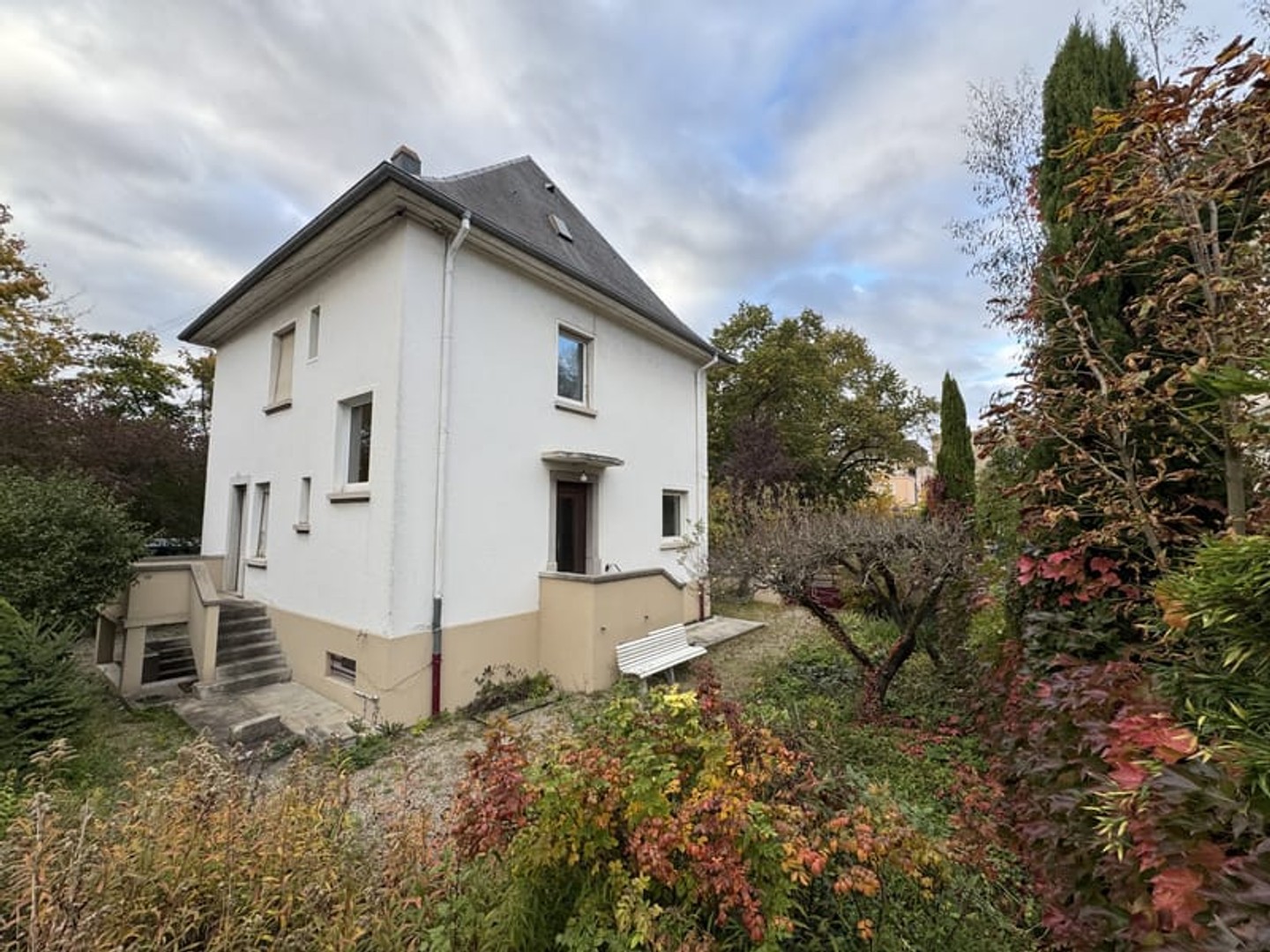 COLMAR SUD : Sur 346m2 spacieuse Maison de Maître à beau potentiel