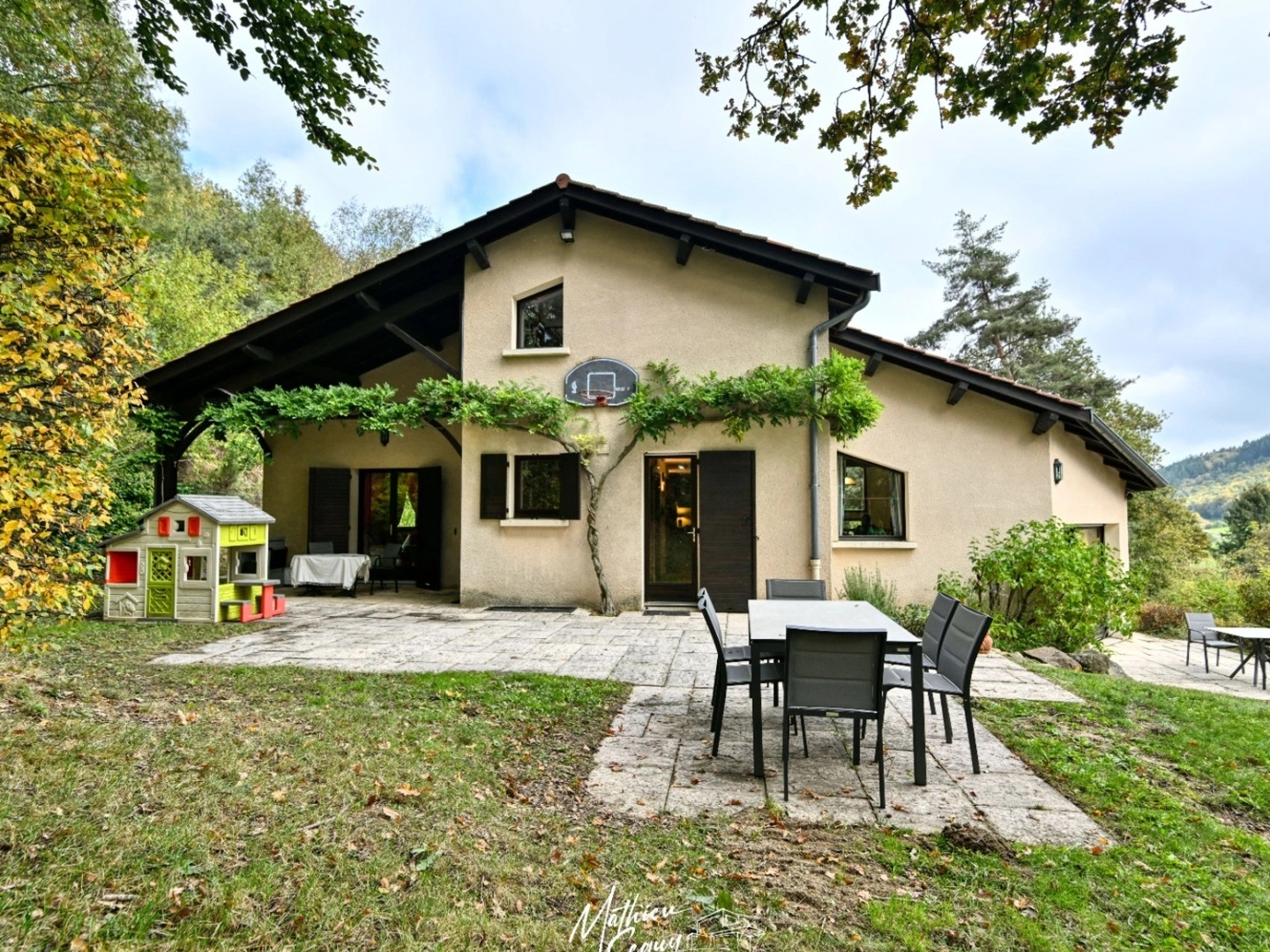 Maison à vendre - 10 pièces - 250m2 - Aveize (69610)