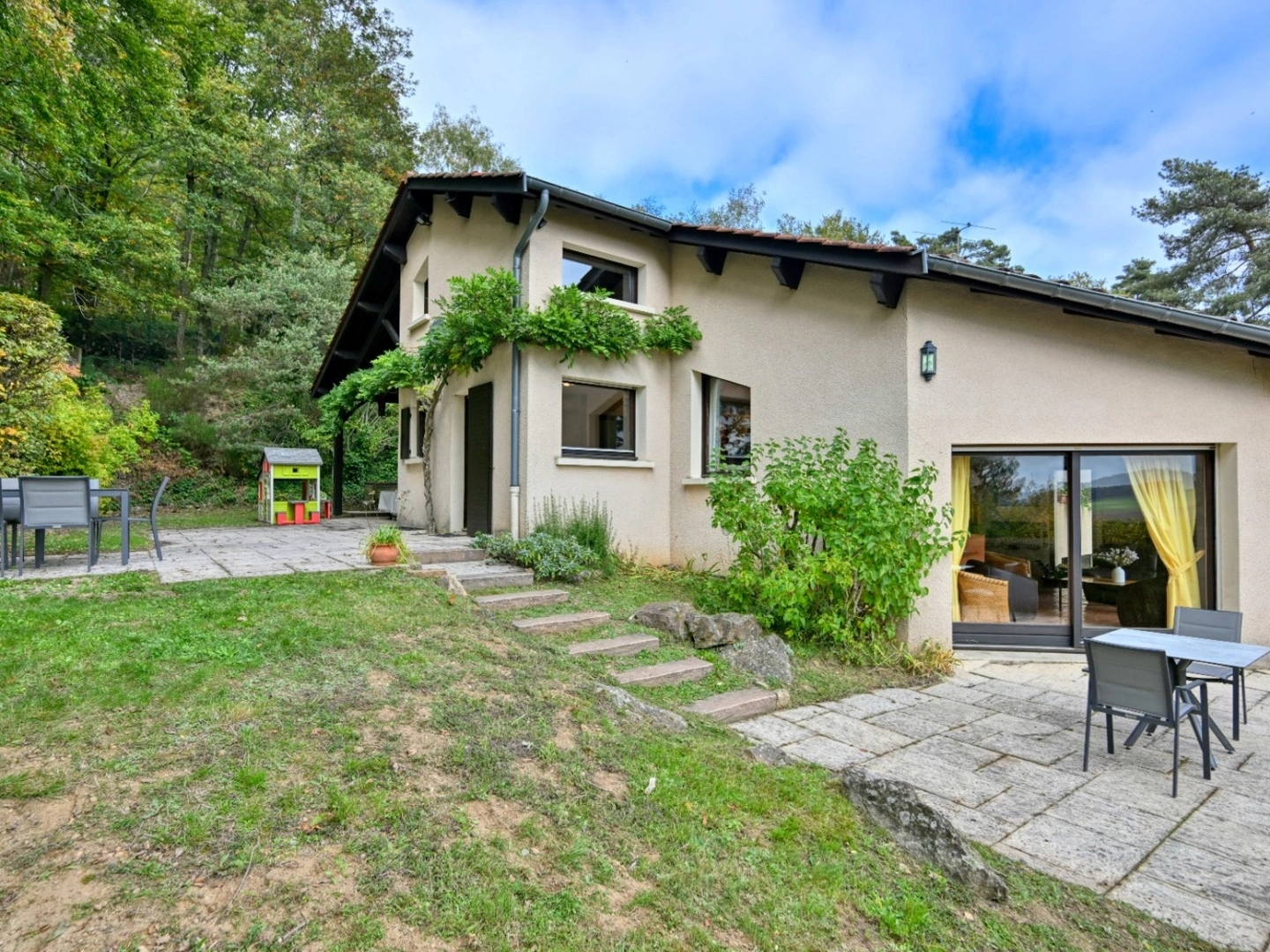 Maison à vendre - 10 pièces - 250m2 - Aveize (69610)