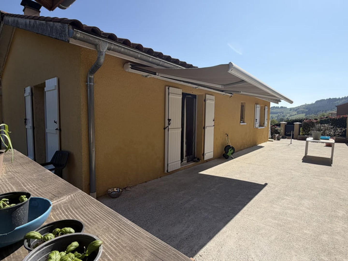 Vila avec sous sol complet et vue dégagée
