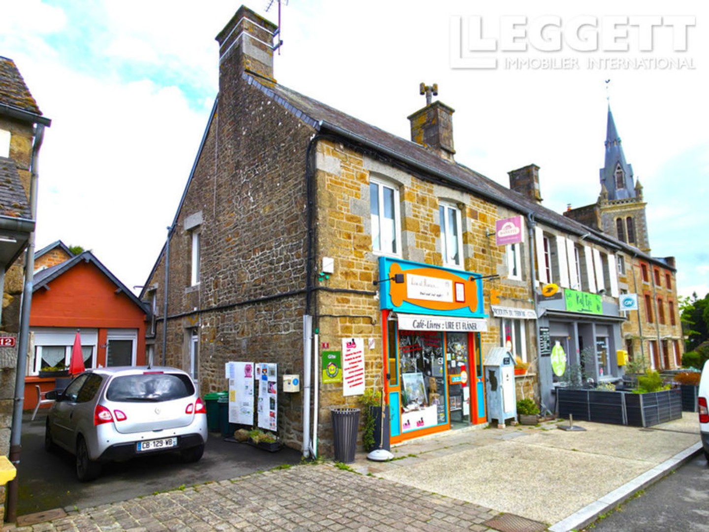 Ancienne boulangerie transformée en 3 biens indépendants. À ne pas manquer : la visite virtuelle.