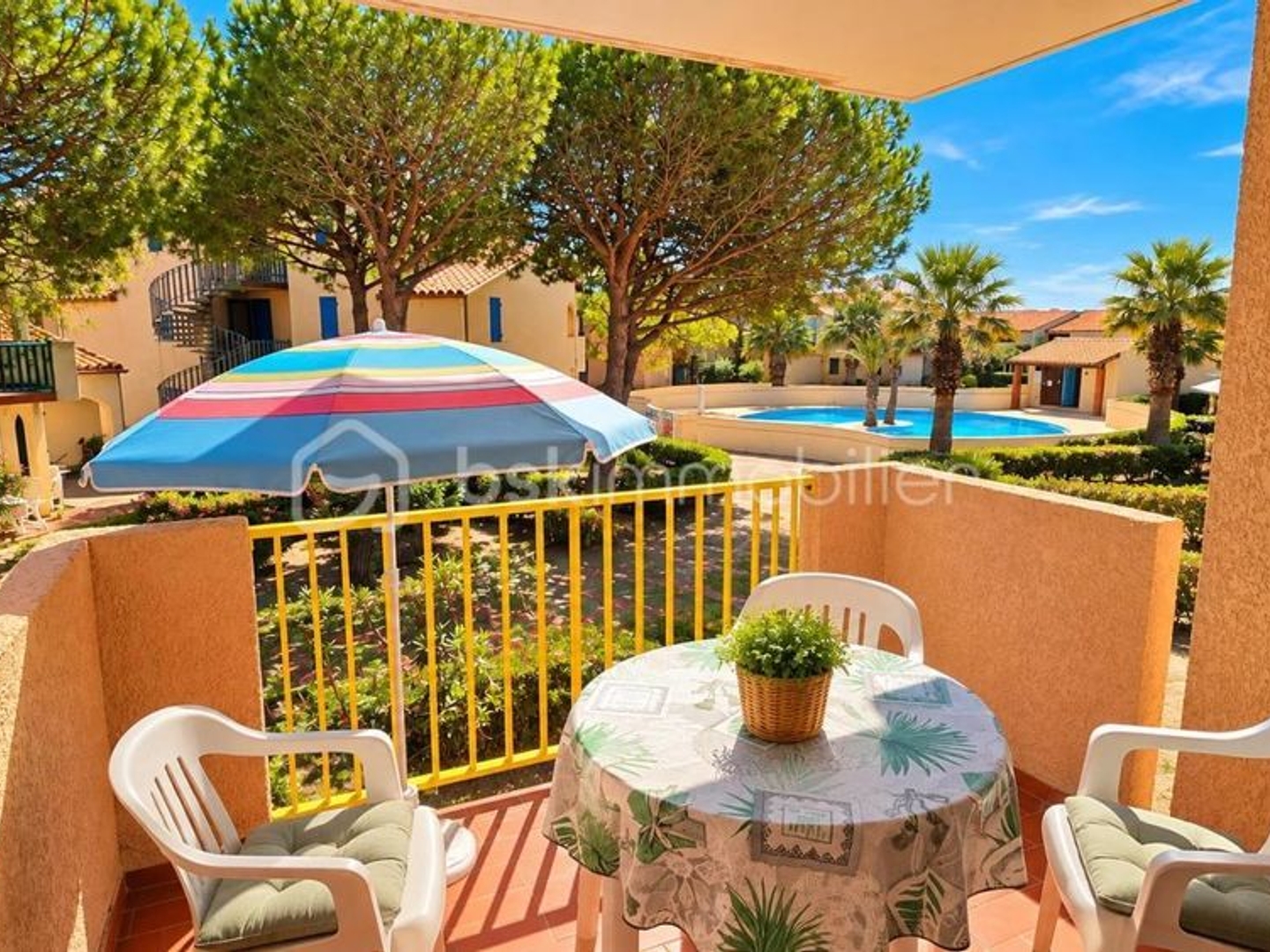 EXCLUSIF  Chaleureux 3 pièces naturiste, 1er étage, sublime vue piscine, 50m de la mer !