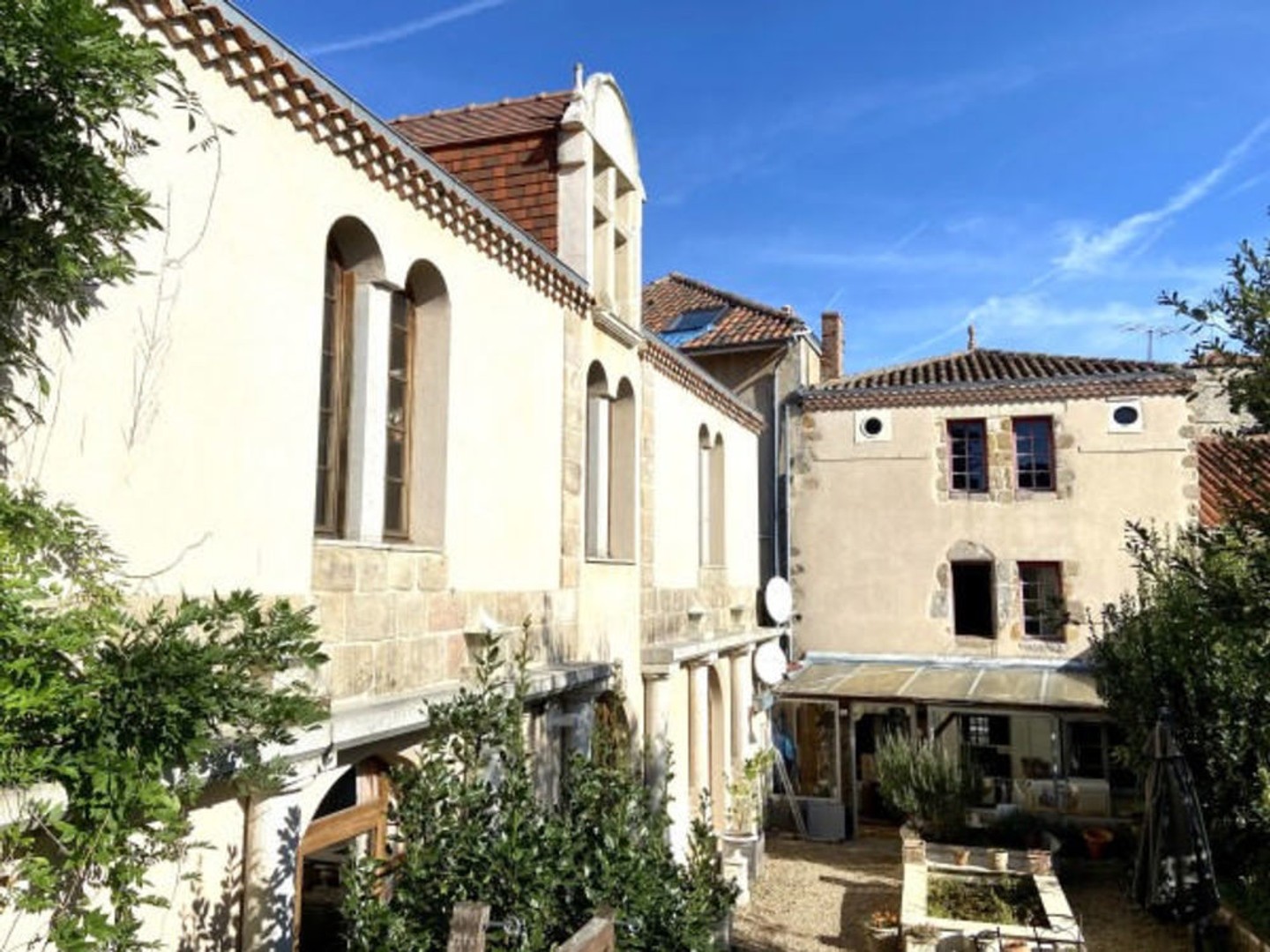 Maison de Caractère, 4 Chambres, Annexe 2 Chambres, Jardin Clos, Proche des Commerces - Confolens