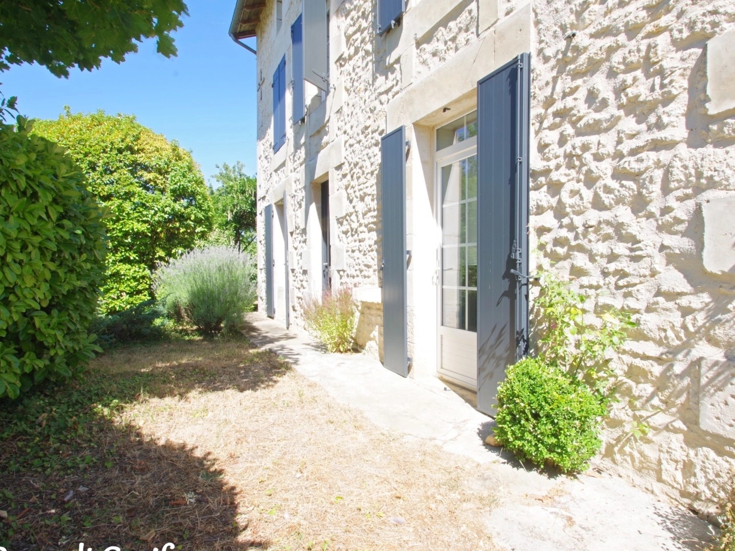 Maison à vendre - 5 pièces - 150m2 - Saint-Julien-L'ars (86800)
