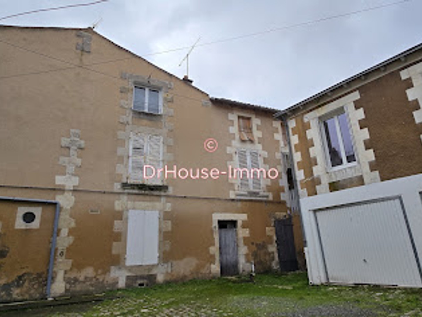 Local commercial 11 pièces 238 m²