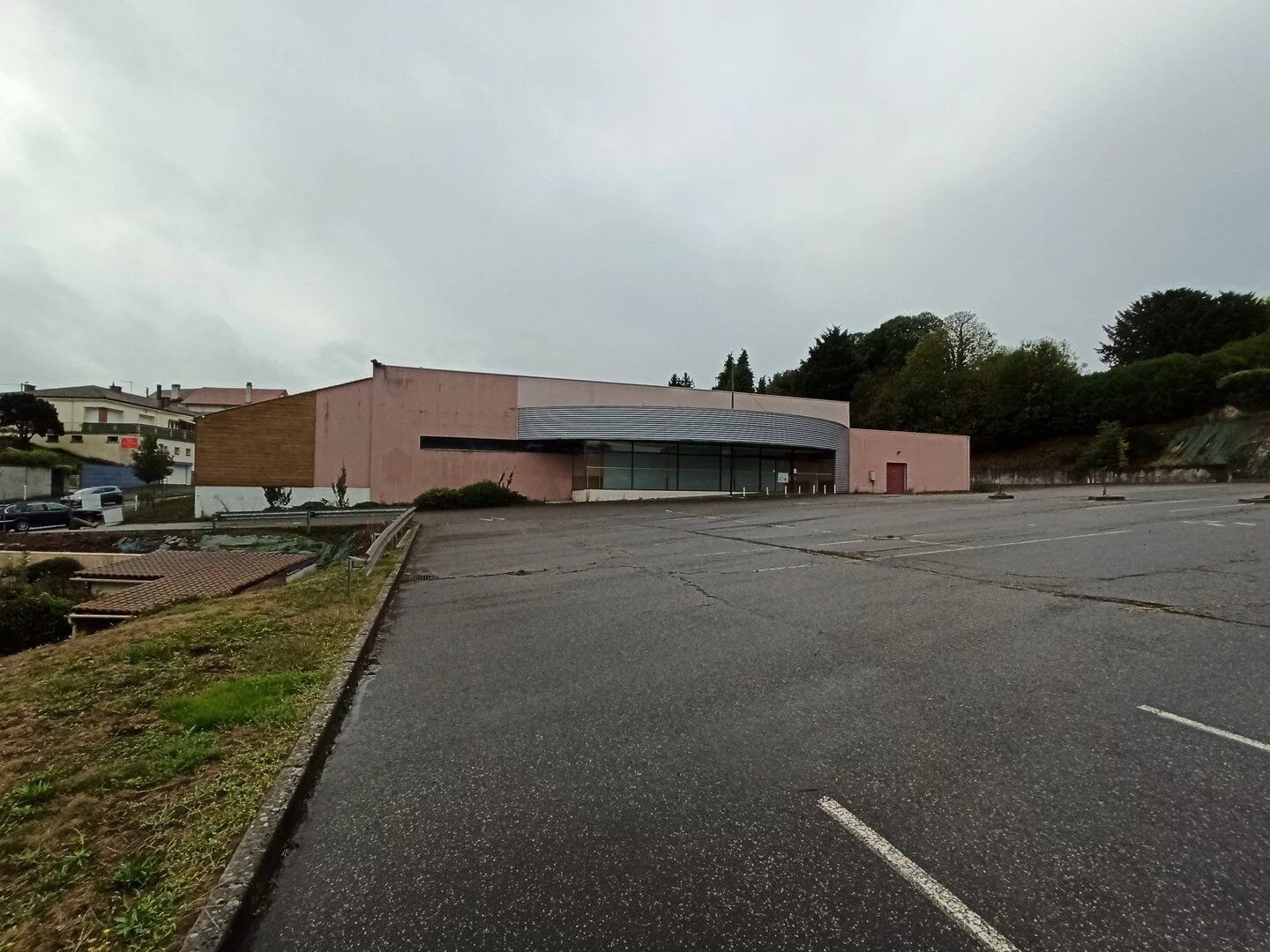 VENTE LOCAL (Ex INTERMARCHÉ) - CHALUS (87)