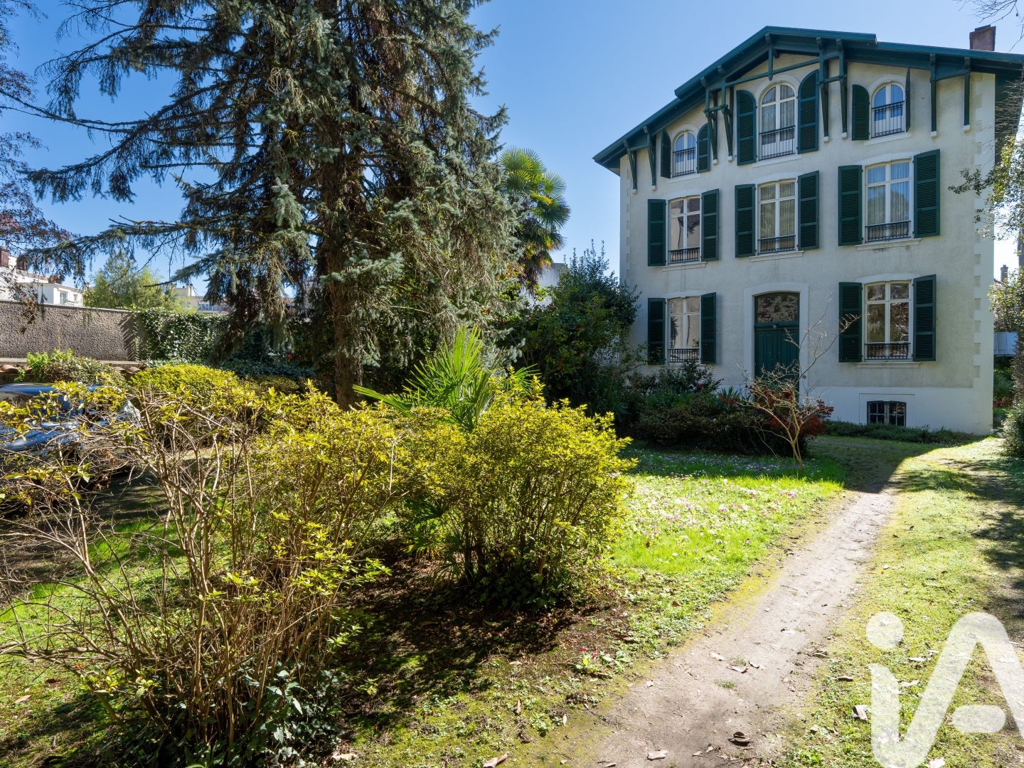 Maison 12 pièces 317 m²