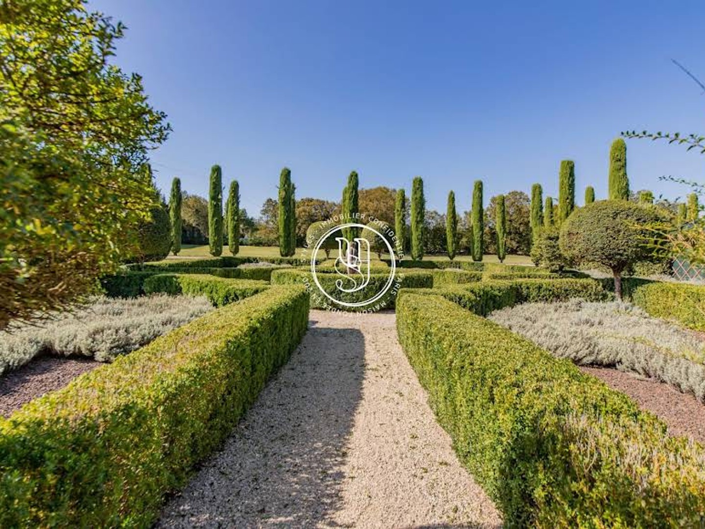 Propriété 11 pièces 394 m²