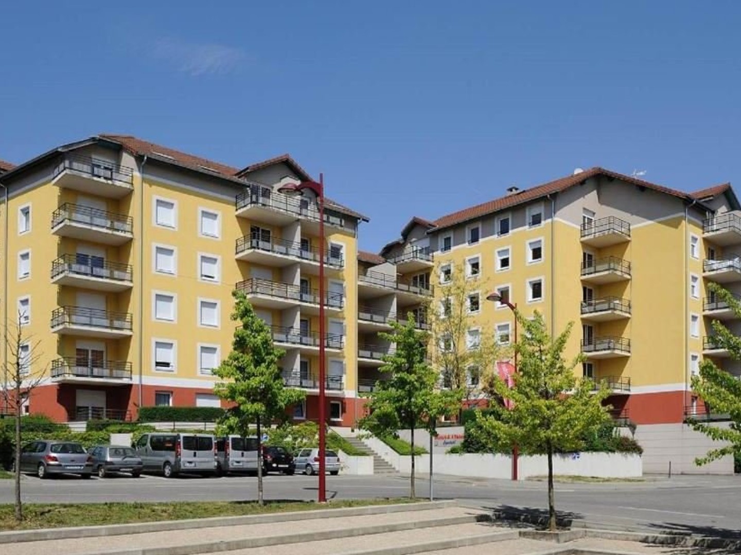 INVESTISSEMENT LOCATIF - Saint-Genis-Pouilly - Résidence de Services Residhome Appart'Hôtel - 6,05 % de rentabilité