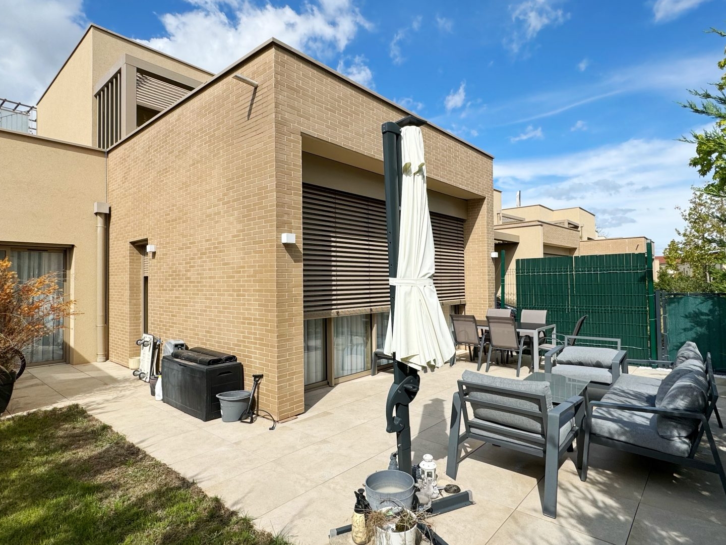 Appartement à vendre - 5 pièces - 127m2 - Ferney-Voltaire (01210)