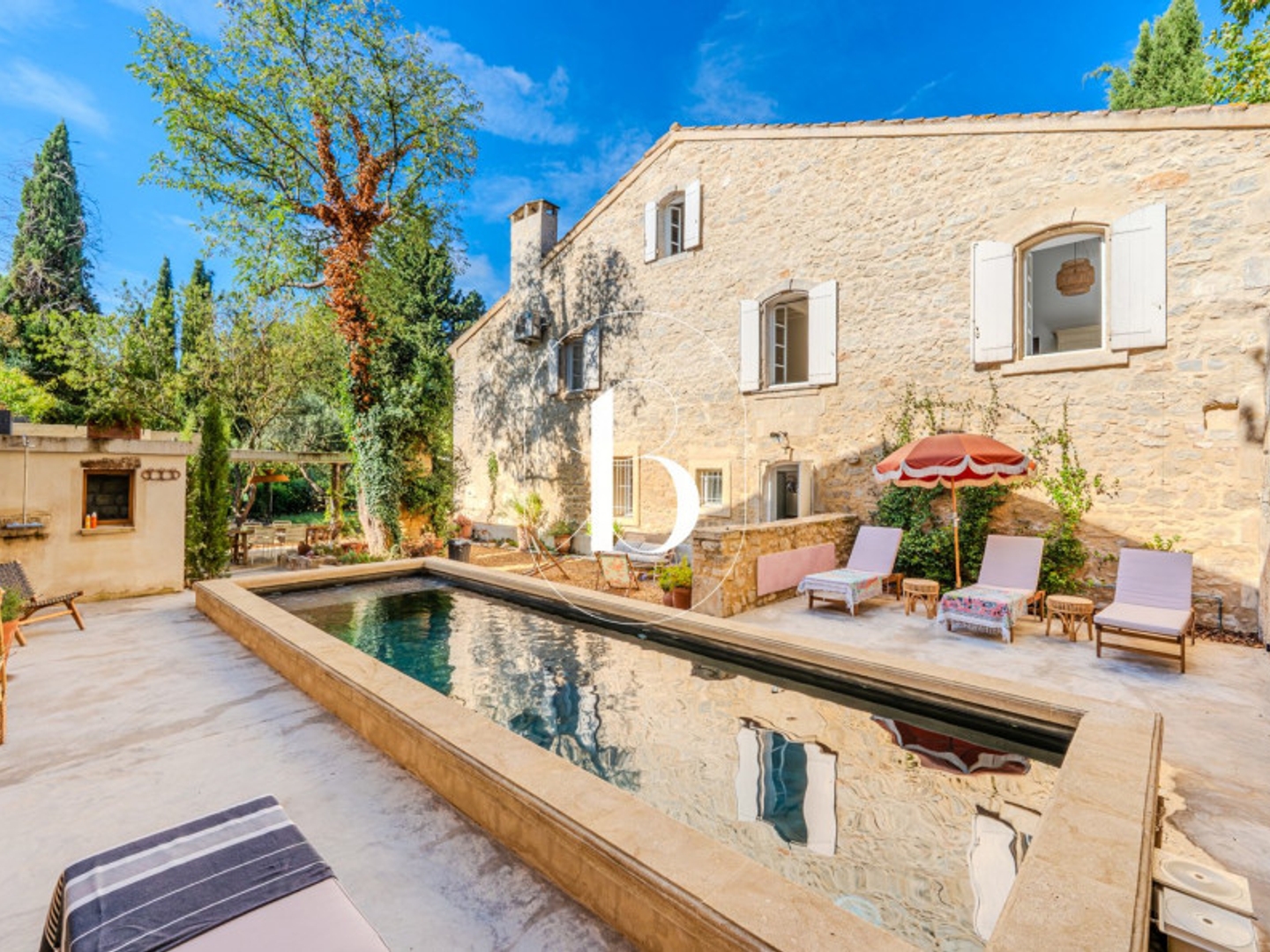 Maison à vendre - 9 pièces - 355m2 - Uzès (30700)