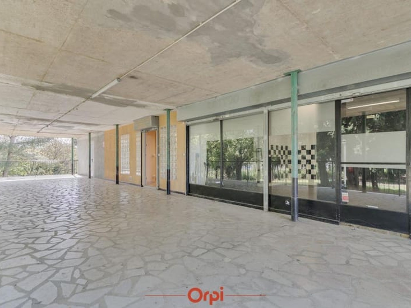 Local commercial 13012 Montolivet / Bois lemaître