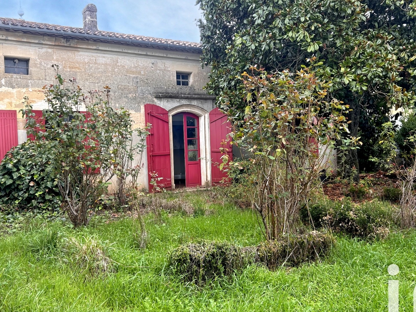 Maison à vendre - 9 pièces - 239m2 - Abzac (33230)