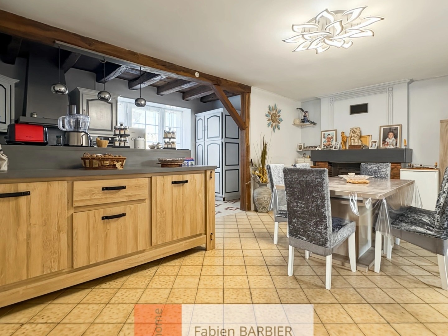 Maison de ville rénovée - 180 m² VILLIERS COUTURE (17)