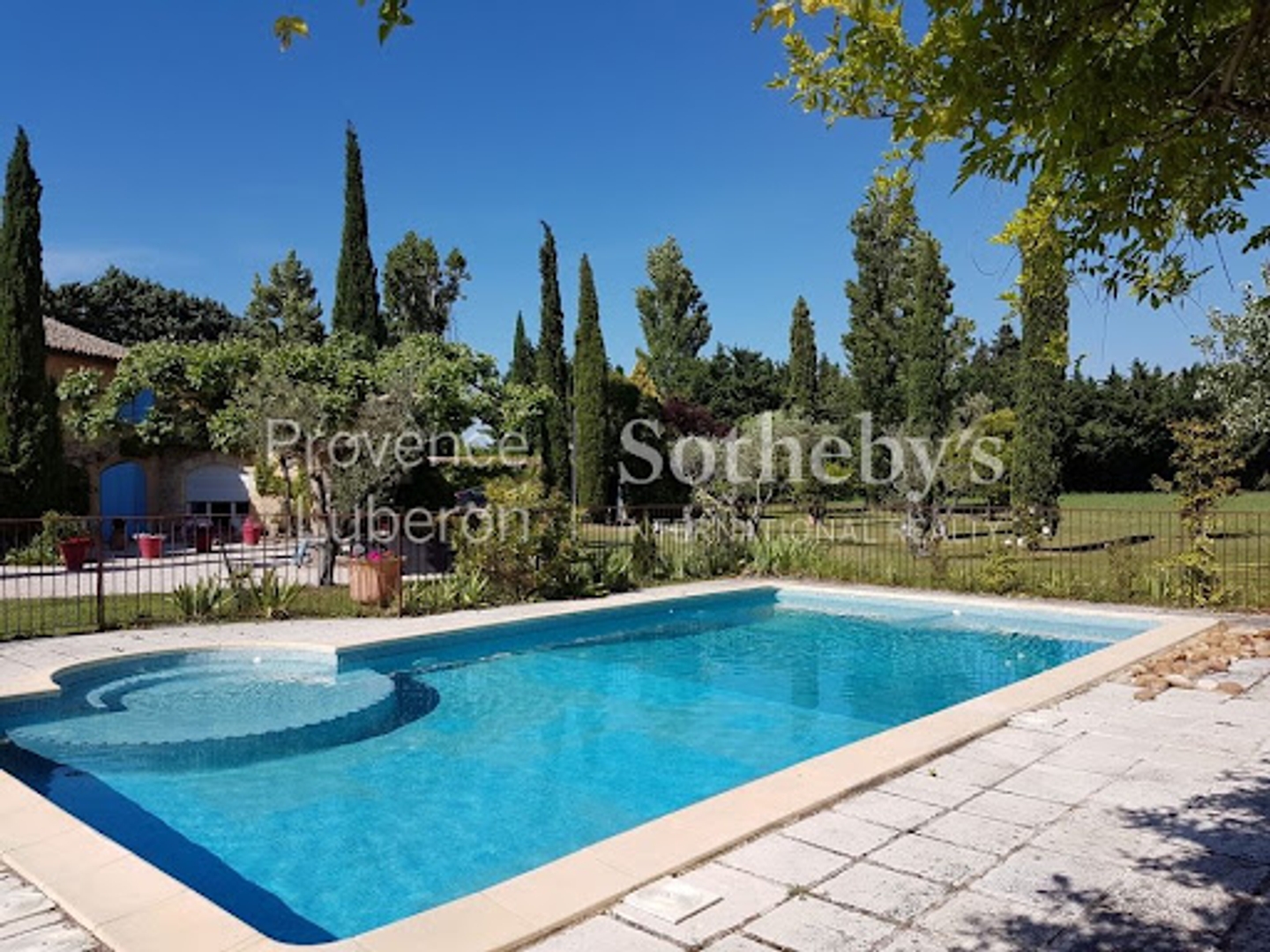 Maison à vendre - 19 pièces - 311m2 - Taillades (84300)