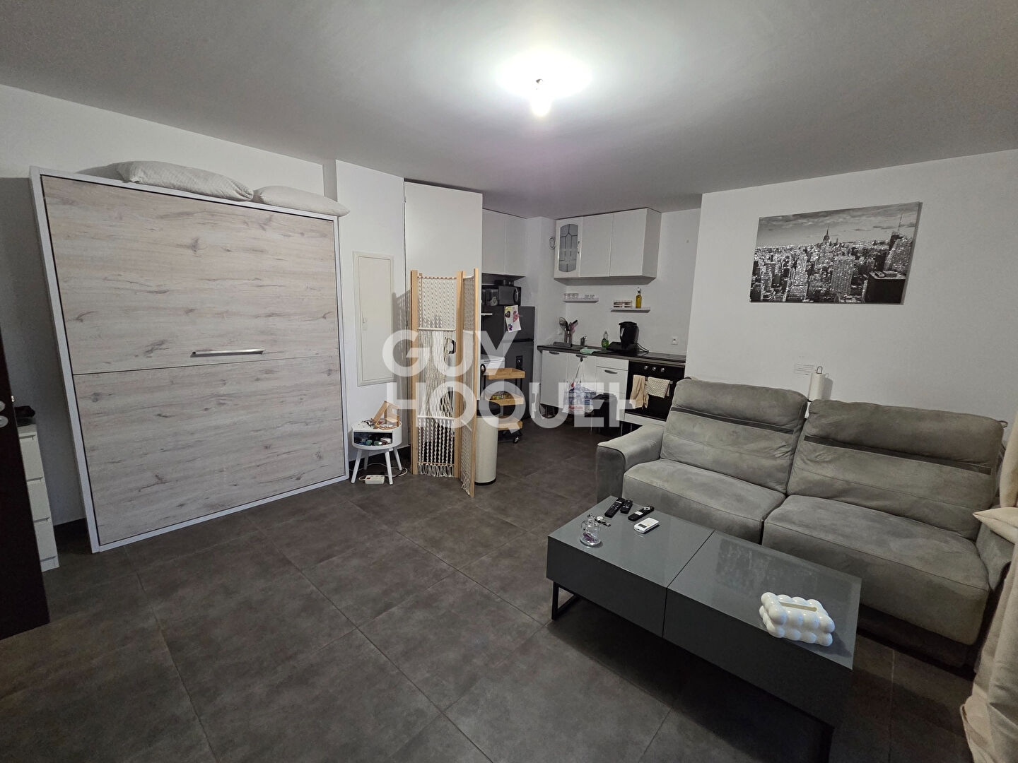 Appartement Marseille T1 de 34 m² avec terrasse de 8 m², ascenseur et climatisation.