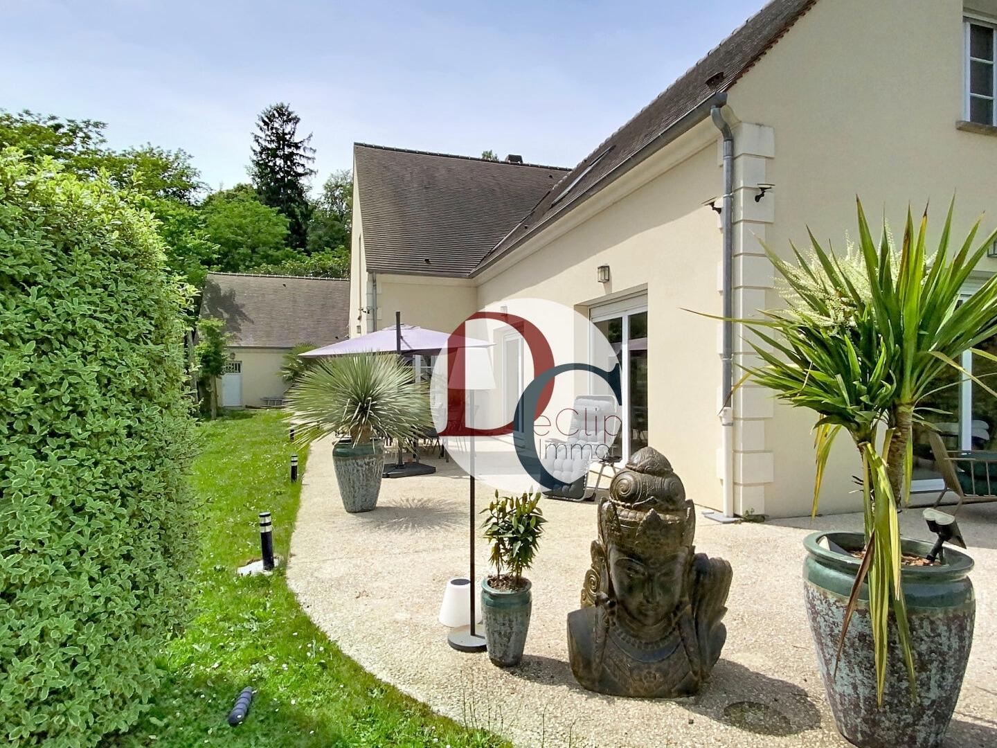 Maison contemporaine récente aux beaux volumes et basse cons