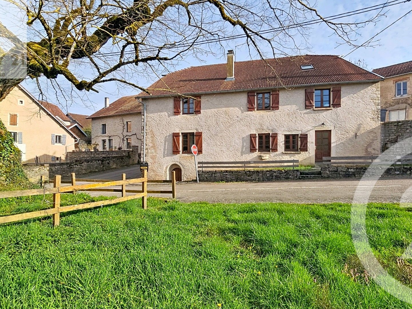 Maison 6 pièces 321 m²