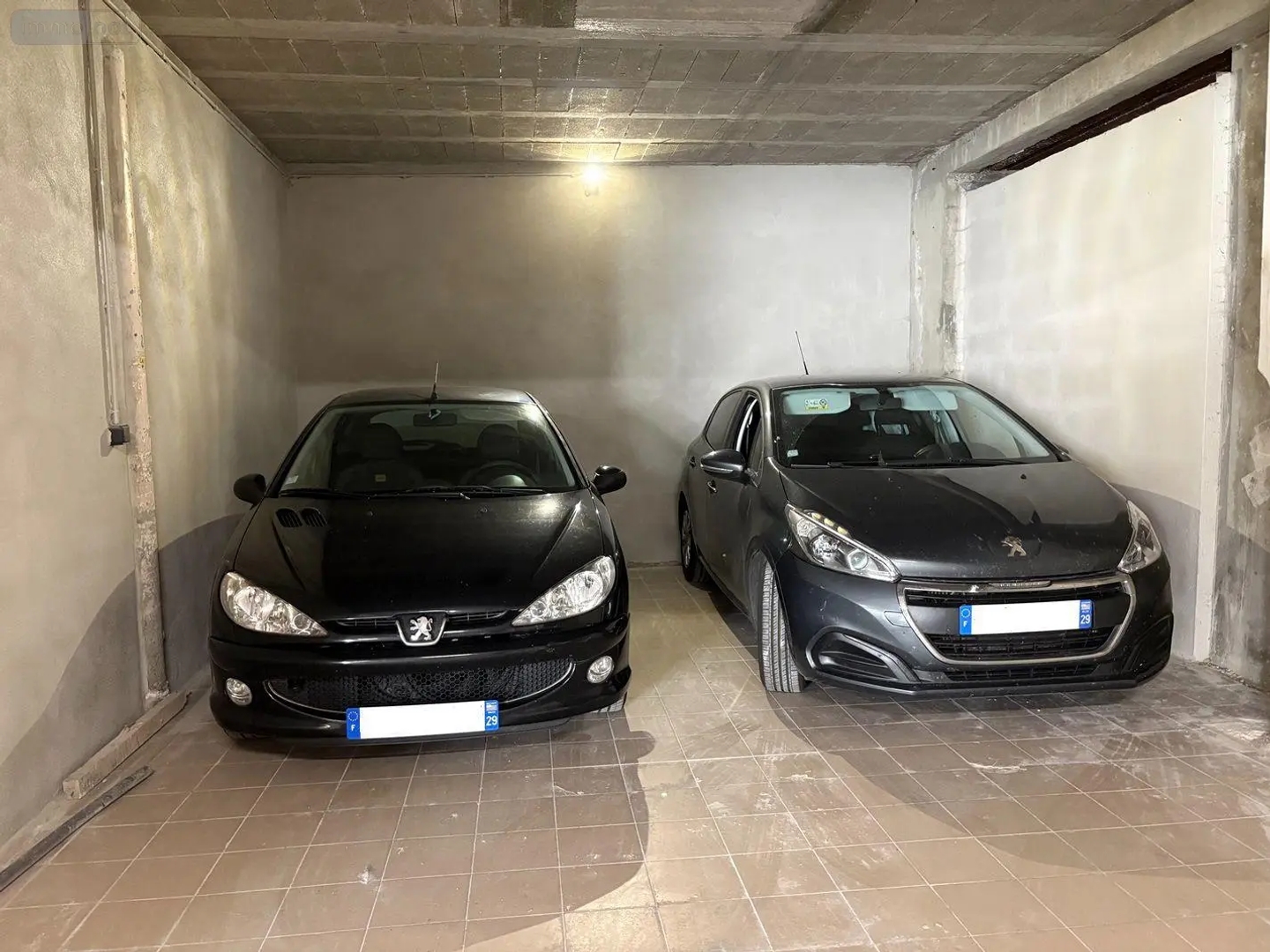 Garage/parking