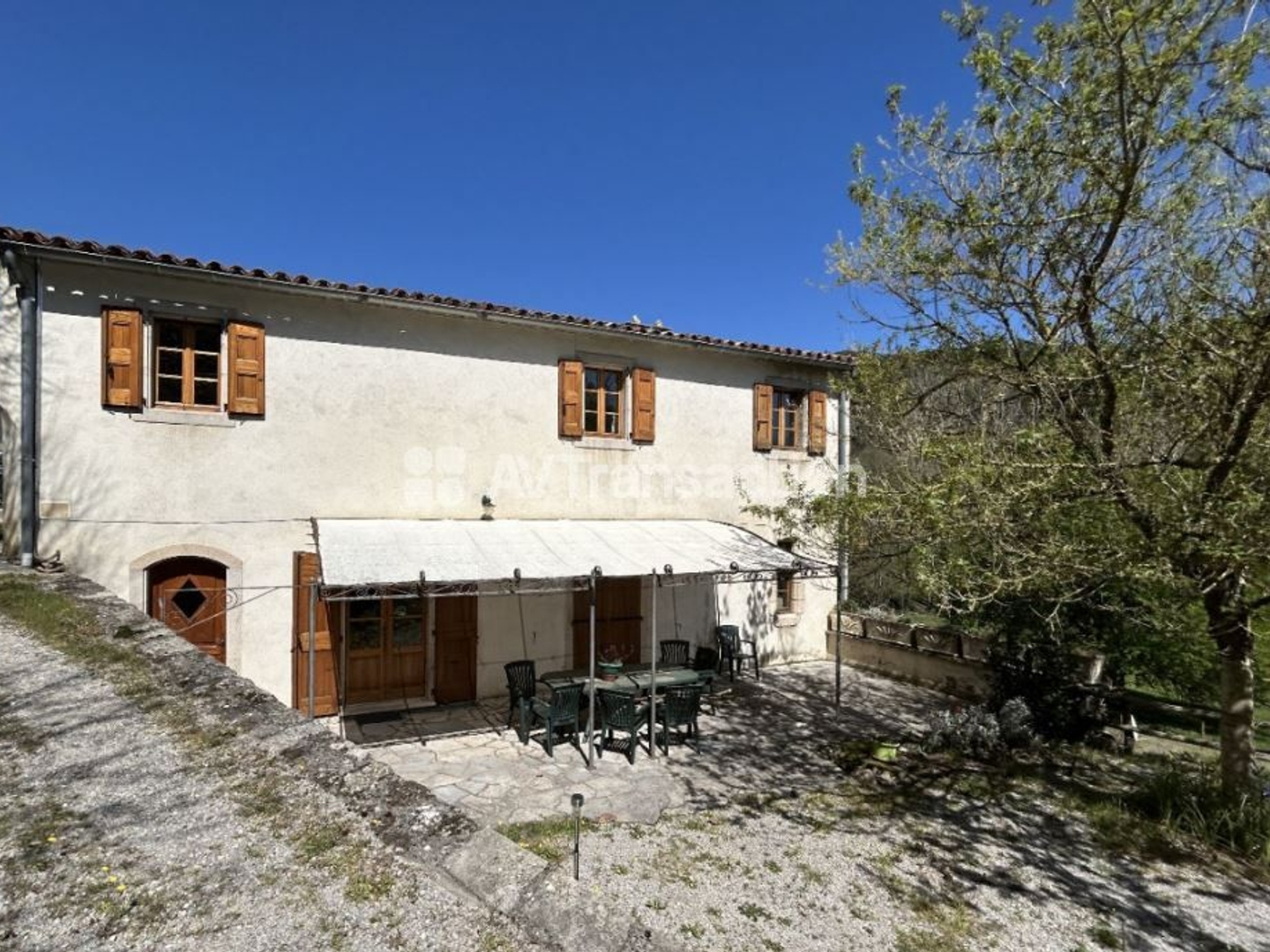 maison 110 m², piscine sur 6700 m² de jardin