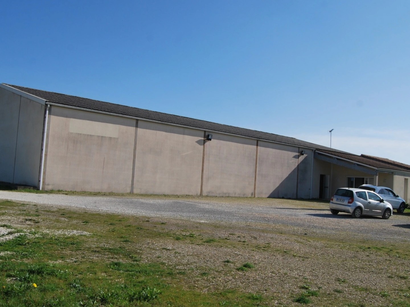 Magasin à vendre - 5 pièces - 760m2 - Mansle-Les-Fontaines (16230)