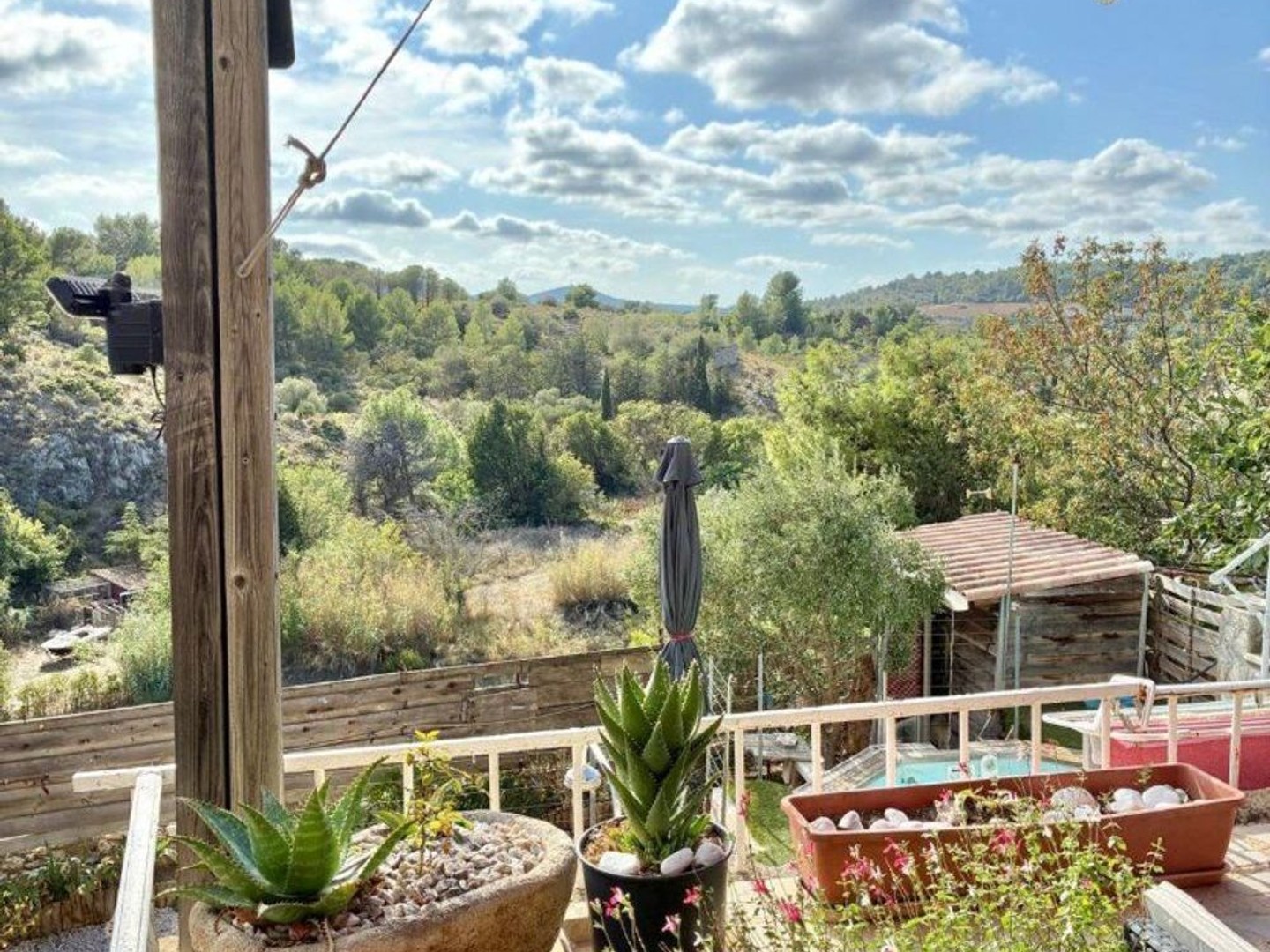Maison de village proche mer avec vue magnifique,jardin et garage.