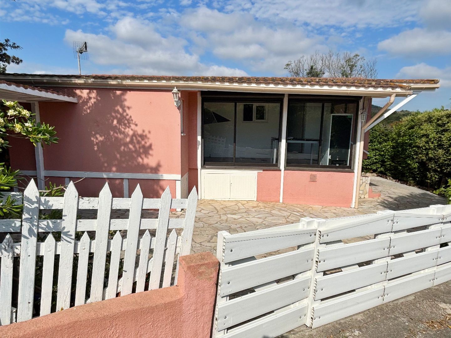 Maison à vendre - 3 pièces - 48m2 - Roquebrune-Sur-Ar... (83520)