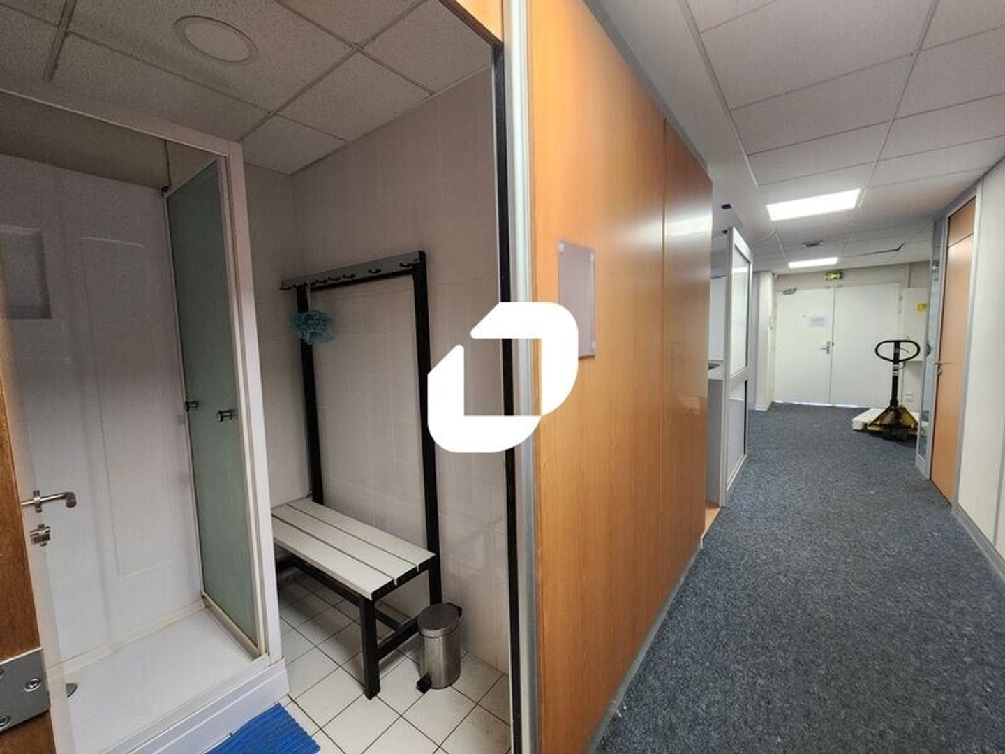 A VENDRE, REZ-DE-CHAUSSEE
